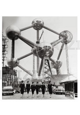 Atomium and hostesses Expo '58 Brussels (p 5462)