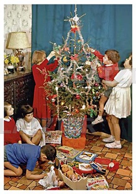 Decorating the Christmas tree (p 5936)