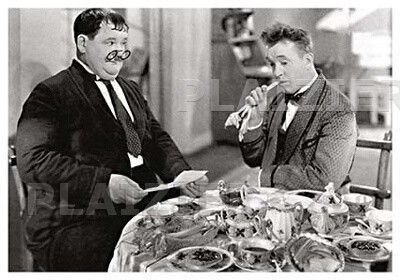 Oliver Hardy en Stan Laurel "Our Relations" (p 0308)