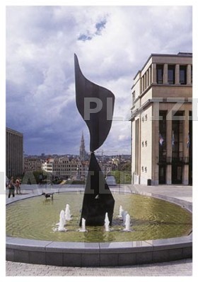 Brussels, Montagne de la Cour, Fountain Alexander Calder Expo58 (p 2624)
