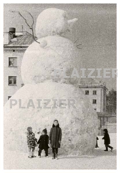 Huge snowman, USSR, 1966 (P6515)
